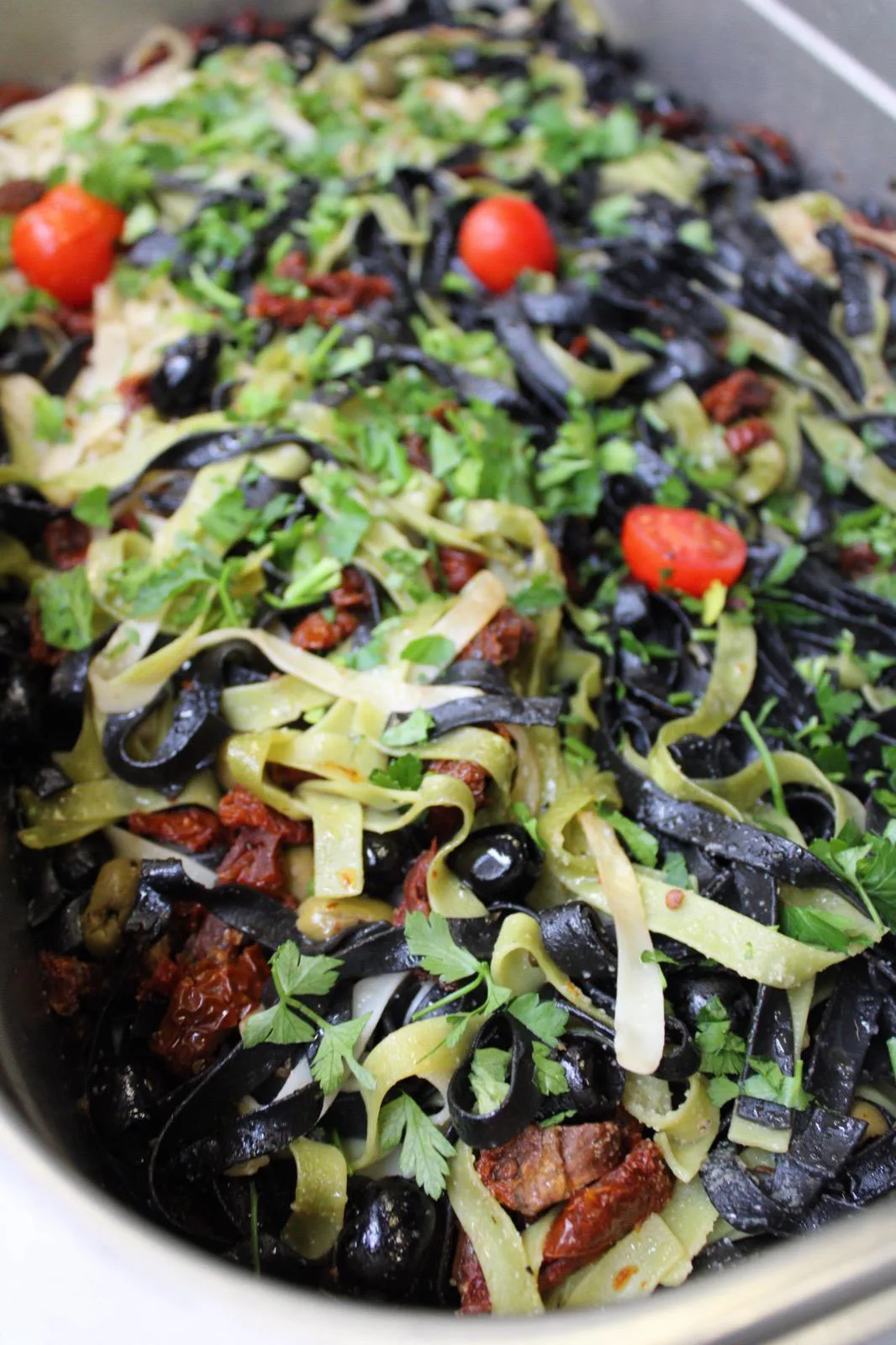 Makaron tricolore w bufecie cateringowym Restauracji Pod Czarnym Bocianem